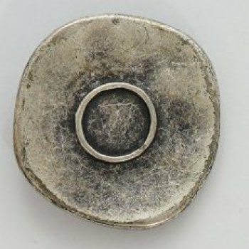 Metallknopf, unrunde Form, Mittelpunkt Ring